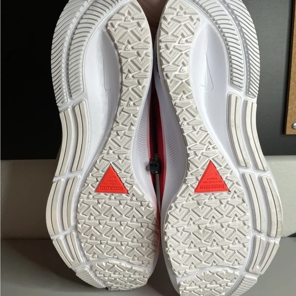 Nike - Picture 5 of 6